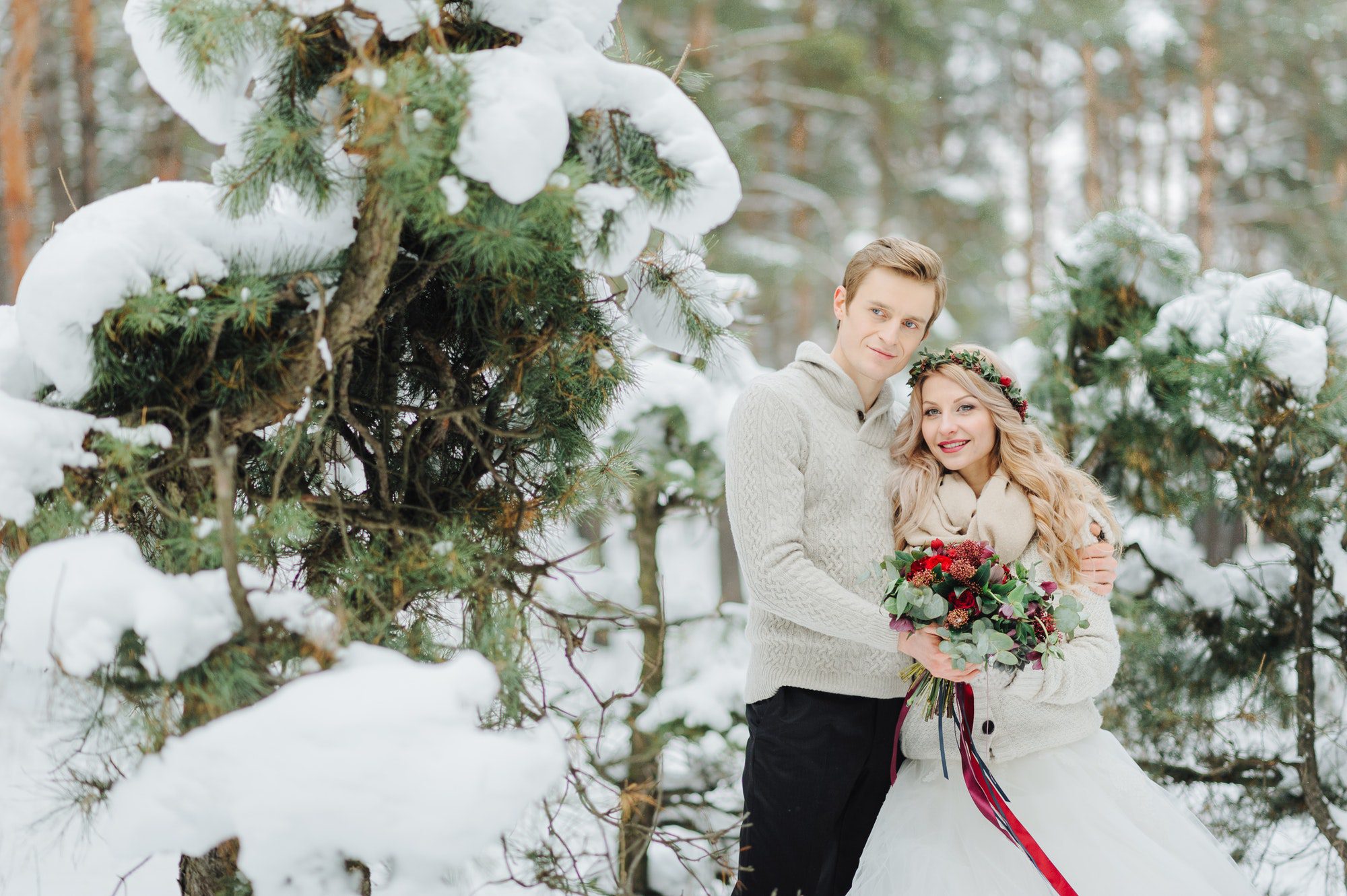 Winter wedding photosession in nature