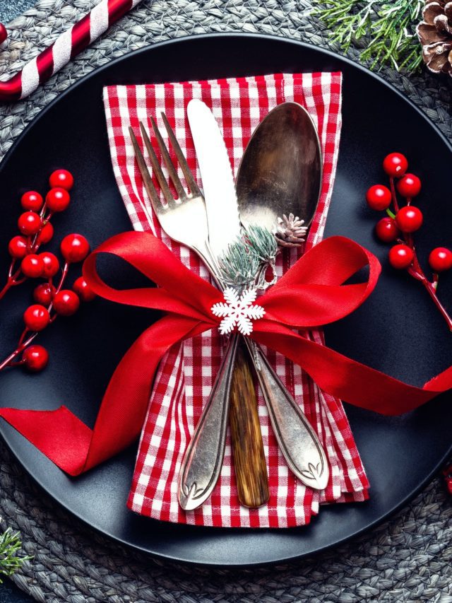 cropped-christmas-decoration-festive-plate-and-cutlery-with-christmas-decoration-christmas-background.jpg