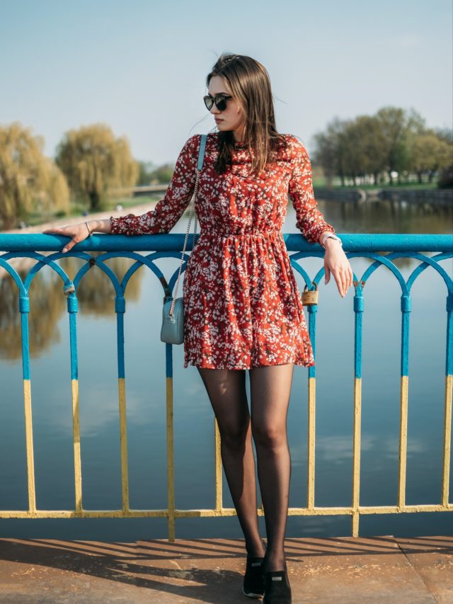 cropped-spring-fashion-trend-outfit-comfort-city-look-outdoor-portrait-of-young-happy-smiling-brunette.jpg